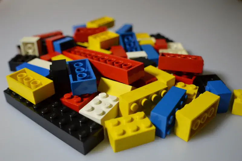 lego blocks of varying shape and colour
